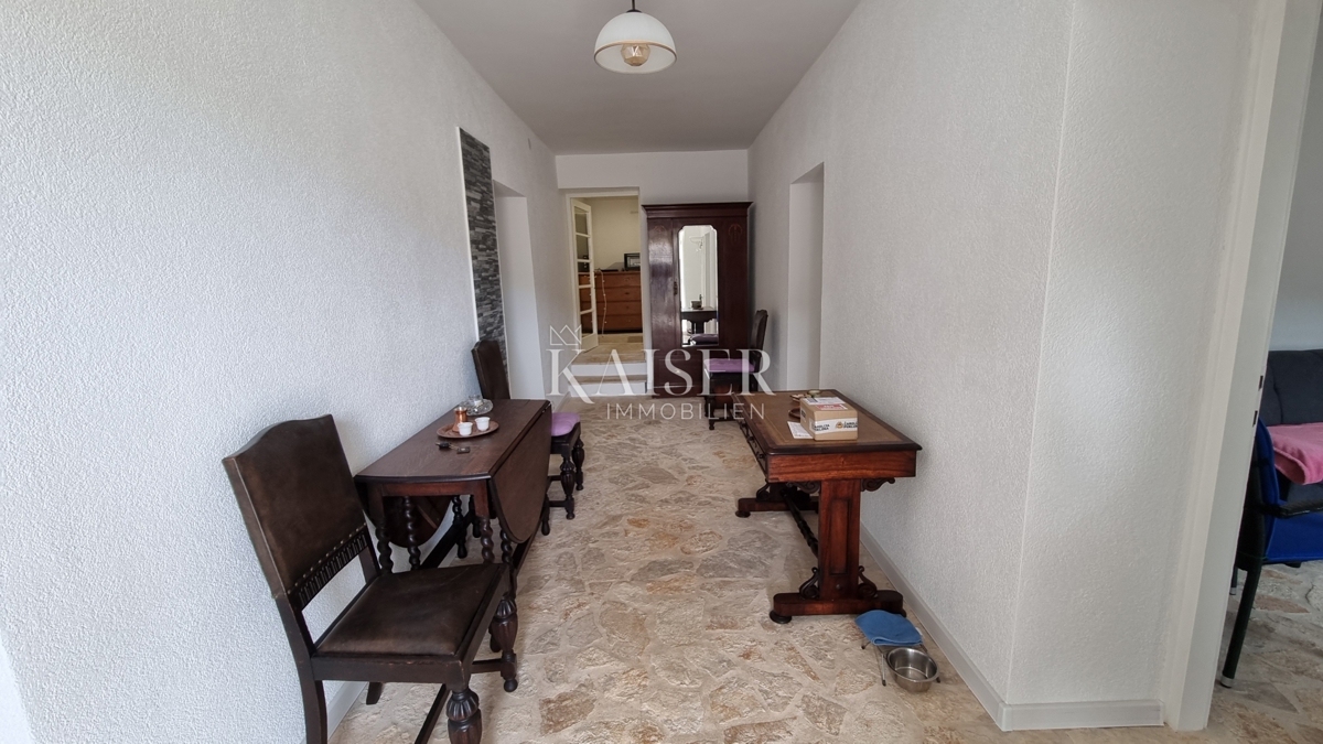 Bribir, Novi Vinodolski - Hiša z dvema stanovanjema, garažo in vrtom