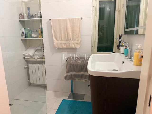 Reka, Pećine - Apartma prva vrsta ob morju in garsonjera v kleti