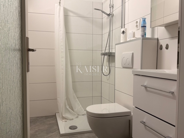 Reka, Pećine - Apartma prva vrsta ob morju in garsonjera v kleti