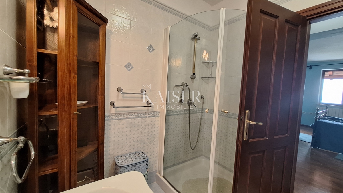 Opatija, Veprinac, družinska hiša z bazenom, pogled na Kvarner