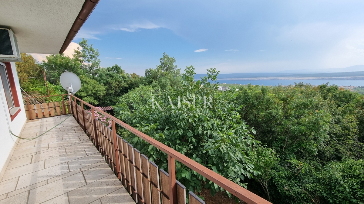 Crikvenica, Jadranovo - samostojna hiša z dvema apartmajema