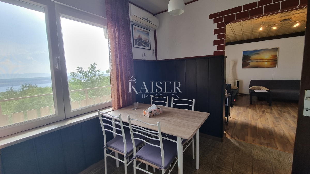 Crikvenica, Jadranovo - samostojna hiša z dvema apartmajema