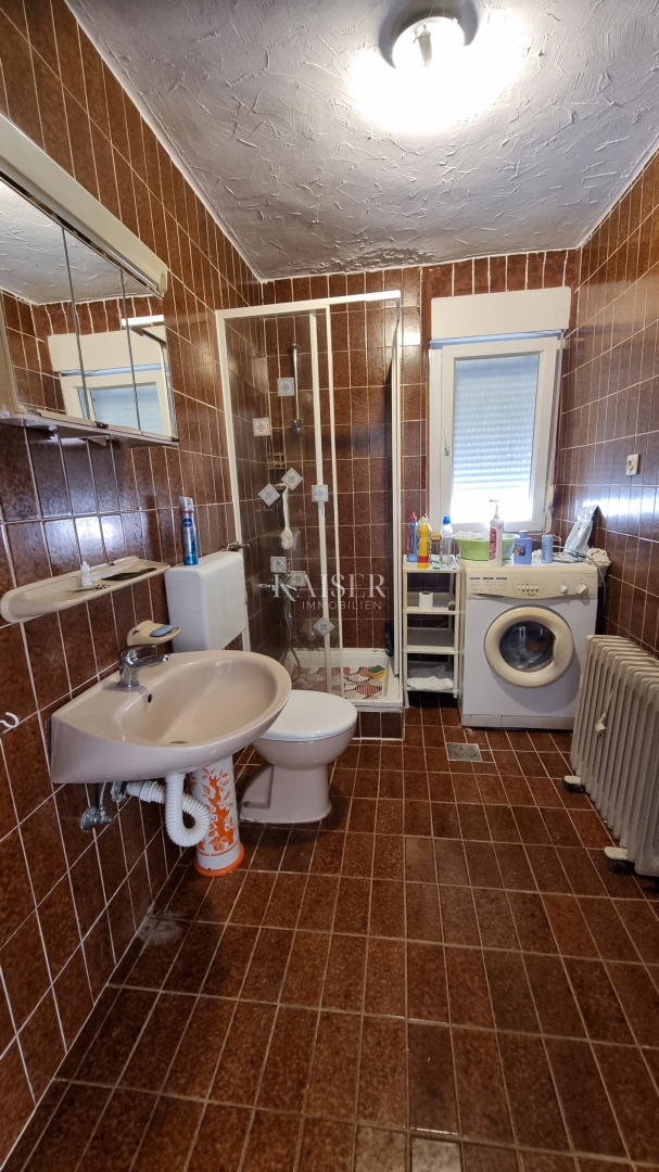Crikvenica, Jadranovo - samostojna hiša z dvema apartmajema