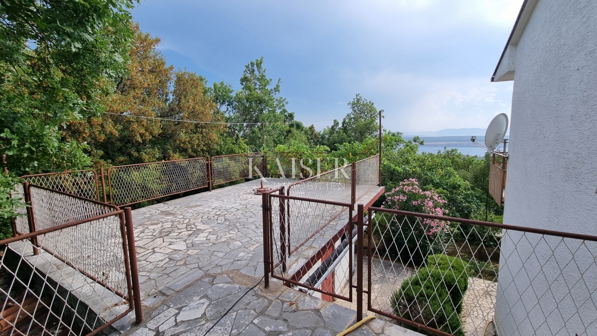 Crikvenica, Jadranovo - samostojna hiša z dvema apartmajema