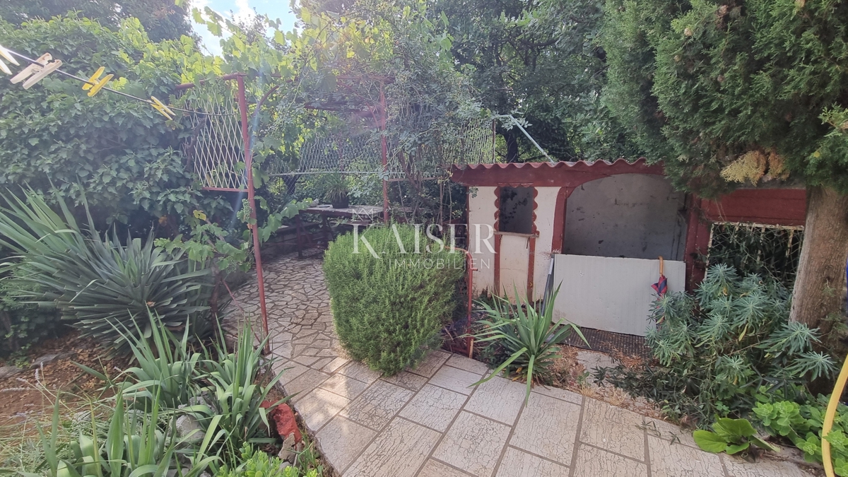 Crikvenica, Jadranovo - samostojna hiša z dvema apartmajema