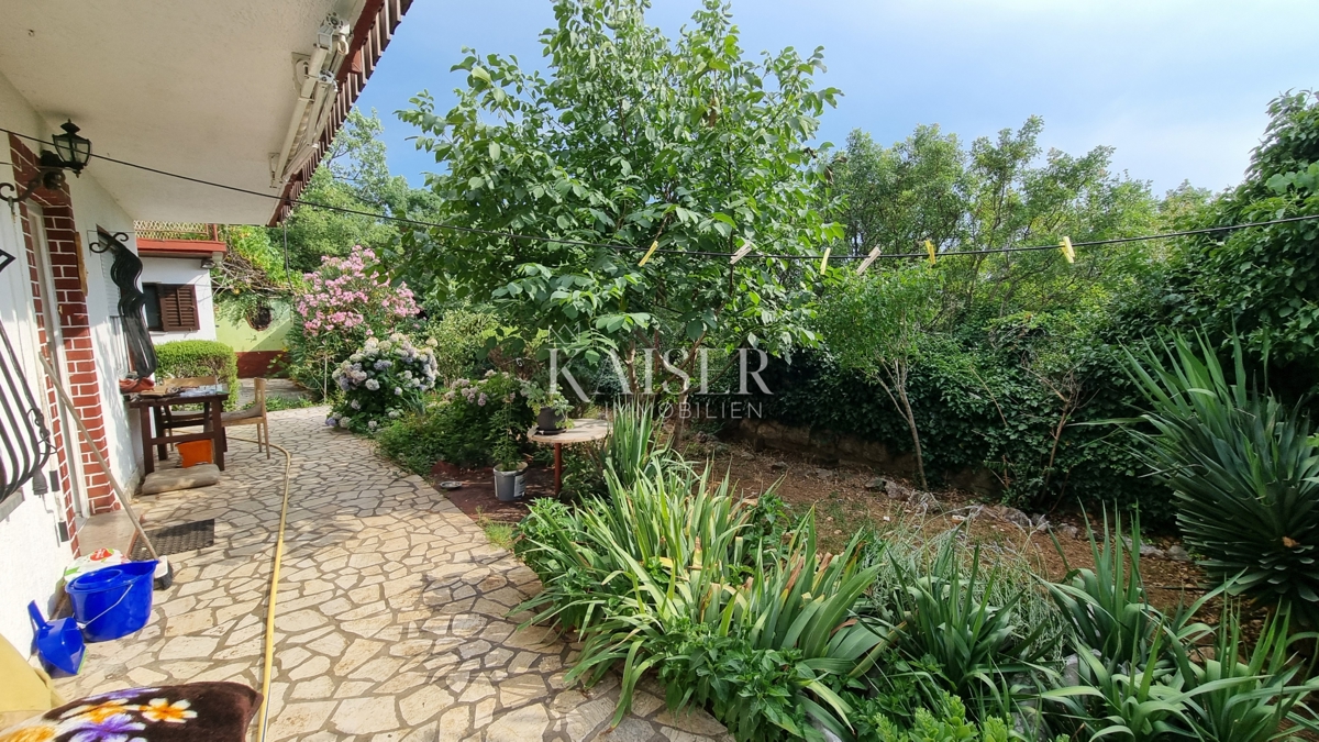 Crikvenica, Jadranovo - samostojna hiša z dvema apartmajema