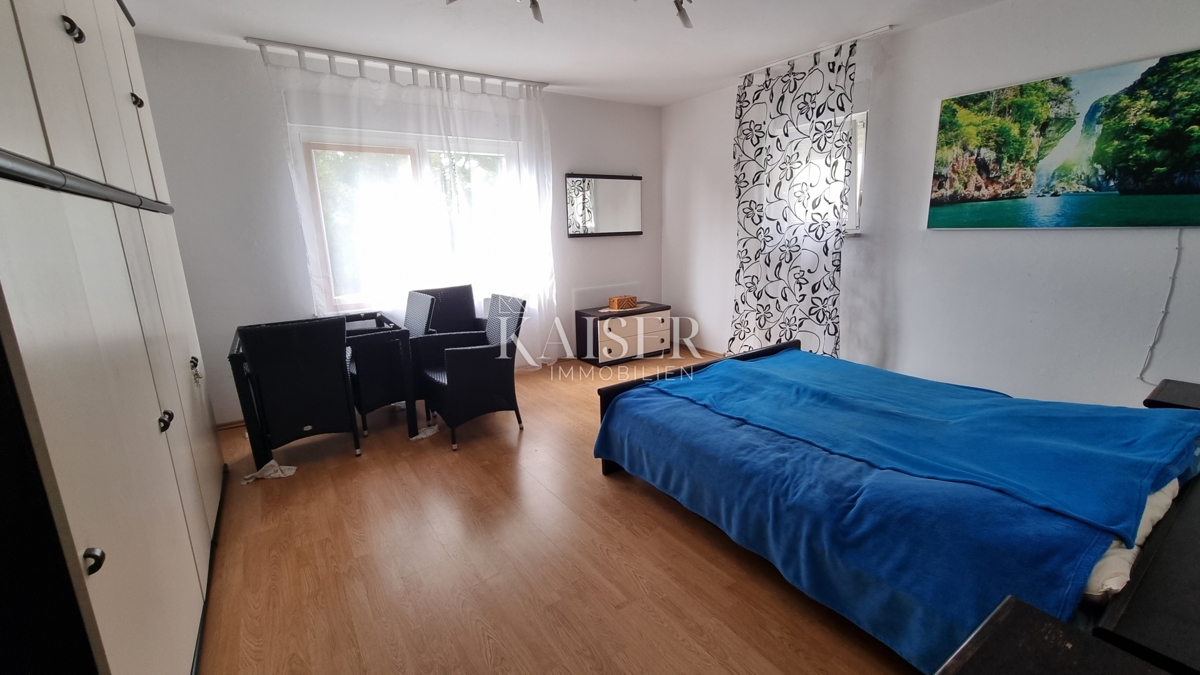 Crikvenica, Jadranovo - samostojna hiša z dvema apartmajema