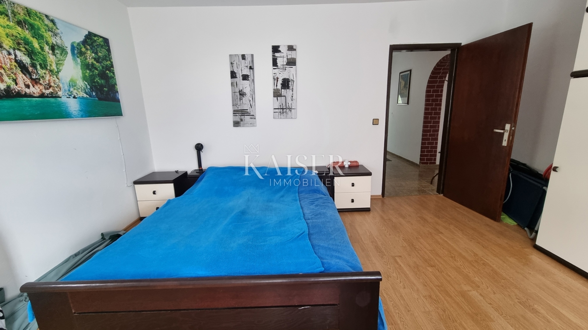 Crikvenica, Jadranovo - samostojna hiša z dvema apartmajema