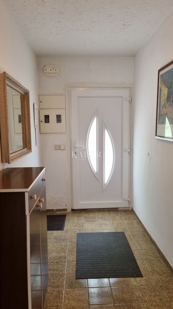 Crikvenica, Jadranovo - samostojna hiša z dvema apartmajema
