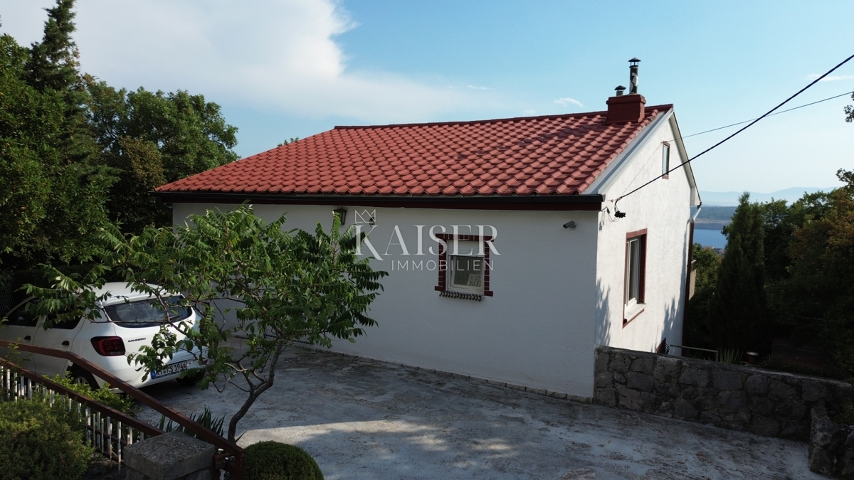 Crikvenica, Jadranovo - samostojna hiša z dvema apartmajema