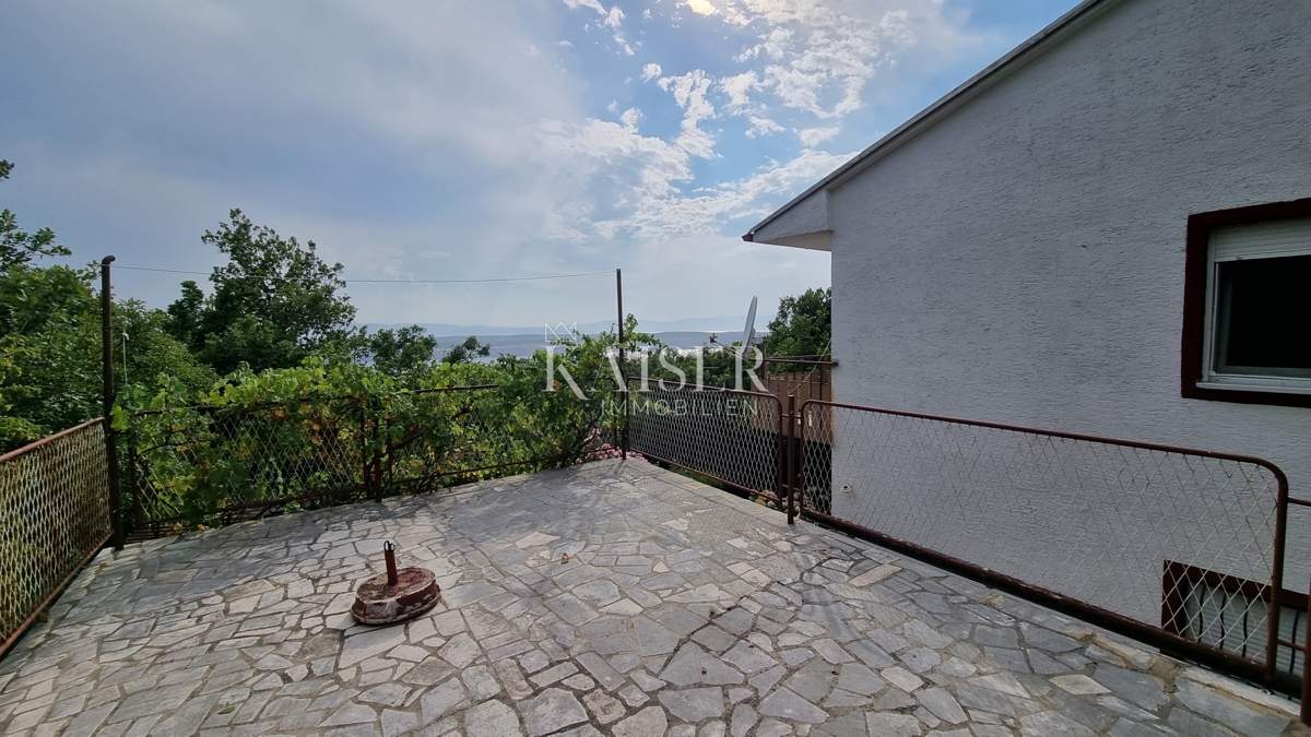 Crikvenica, Jadranovo - samostojna hiša z dvema apartmajema