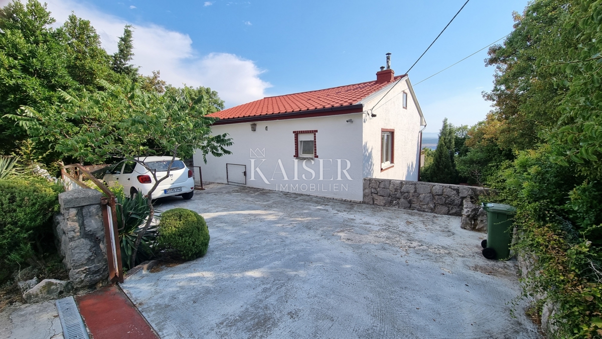Crikvenica, Jadranovo - samostojna hiša z dvema apartmajema