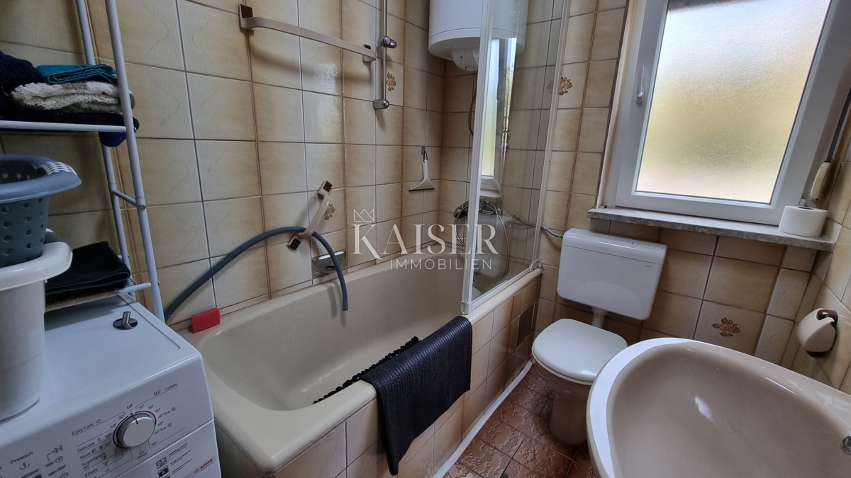 Crikvenica, Jadranovo - samostojna hiša z dvema apartmajema