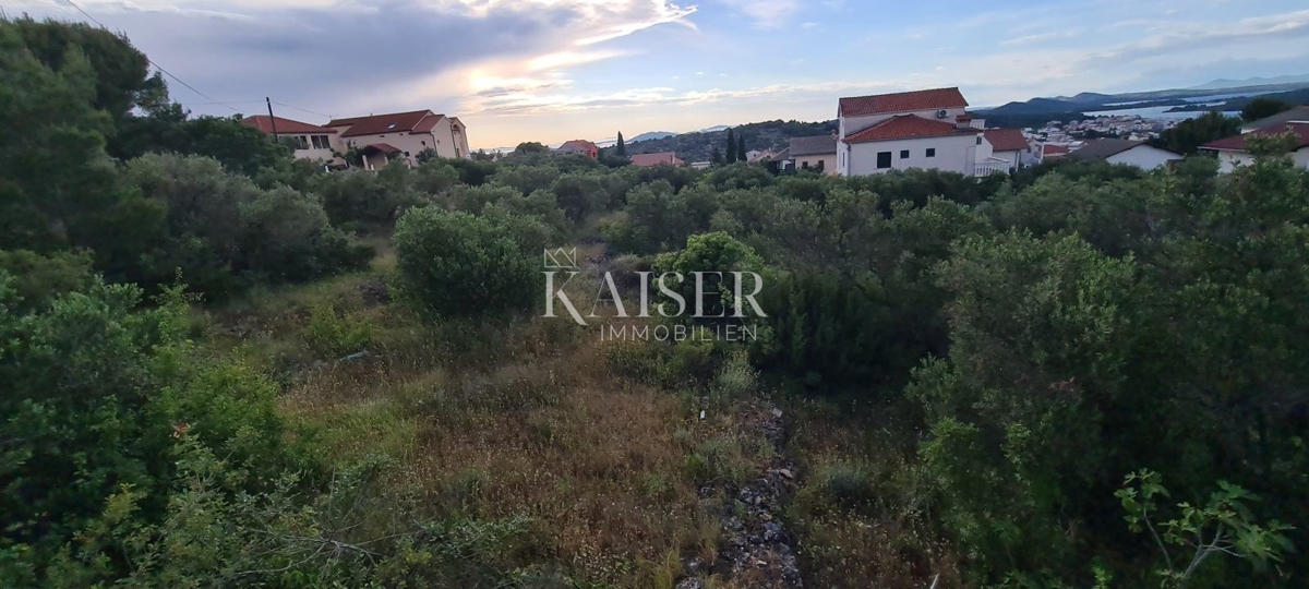 Zaledje Murterja - atraktivno gradbeno zemljišče s pogledom na arhipelag
