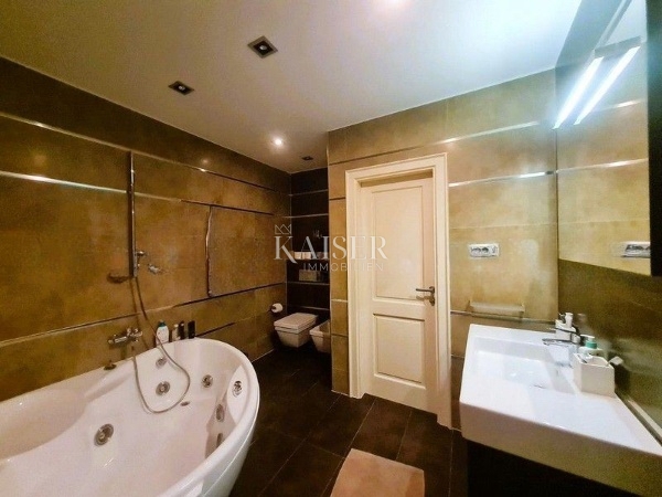 Zadar, Poluotok, luksuzno opremljeno stanovanje, 104,32 m2, v bližini Kalelarge