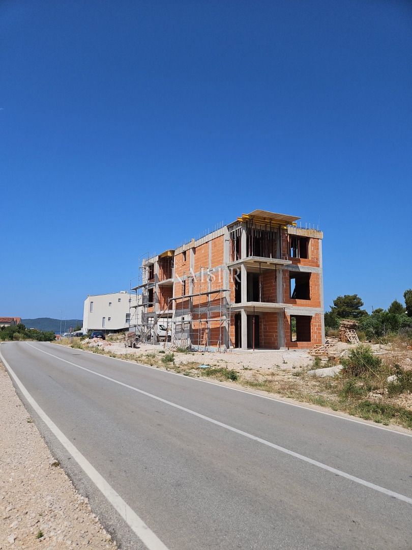 Šibenik, Brodarica - enosobno stanovanje 62,87 m2 v novi stavbi v bližini plaže Rezalište