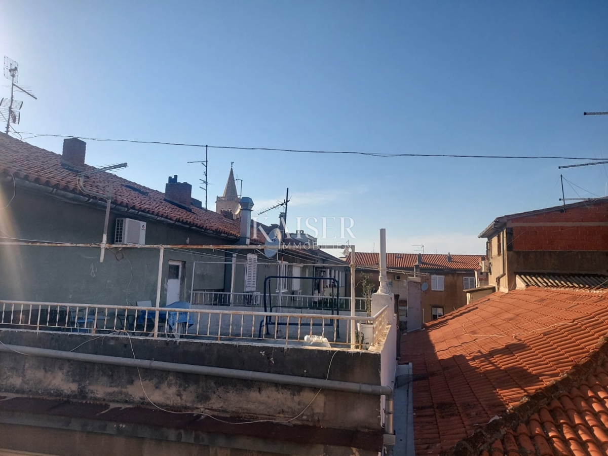 Zadar, Poluotok – moderno trisobno stanovanje v središču mesta