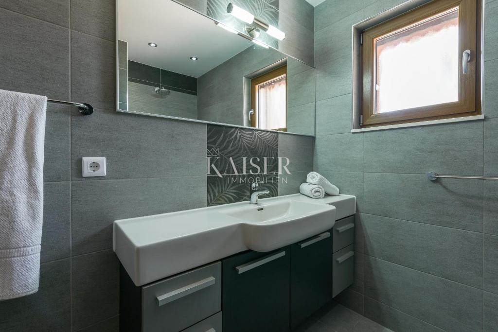 Split, Drvenik - Luksuzna kamnita vila, 8700 m2, prva vrsta do morja