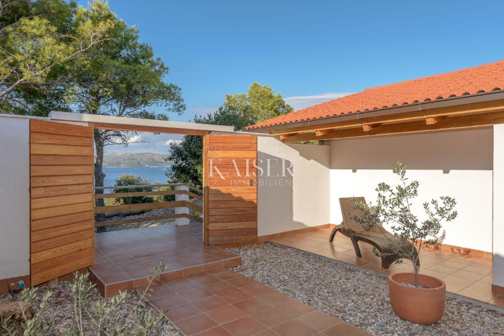 Split, Drvenik - Luksuzna kamnita vila, 8700 m2, prva vrsta do morja