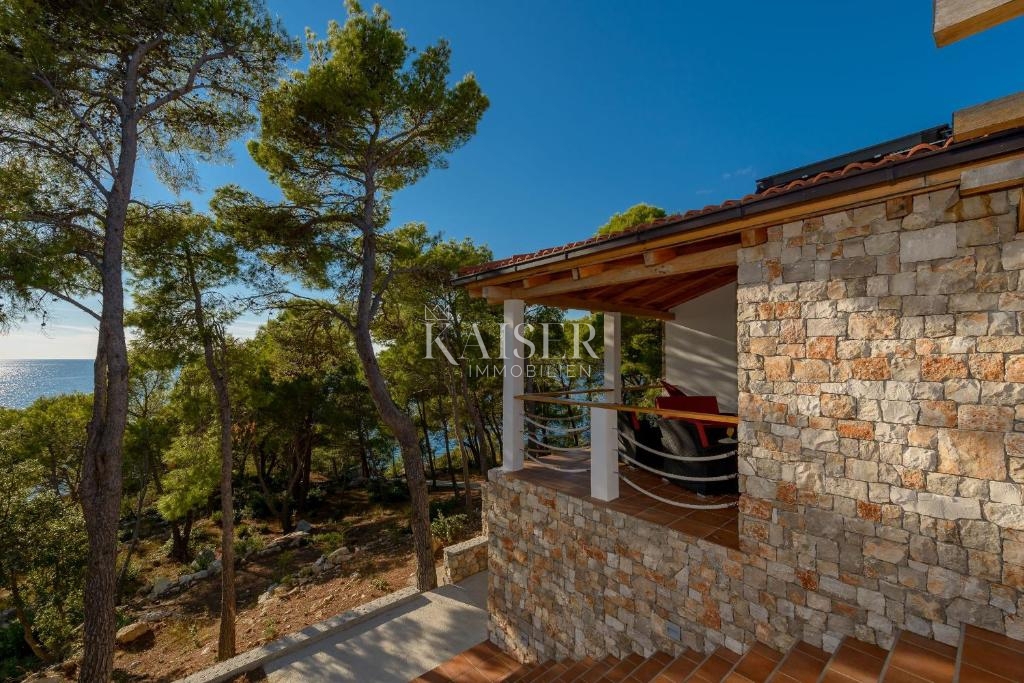 Split, Drvenik - Luksuzna kamnita vila, 8700 m2, prva vrsta do morja