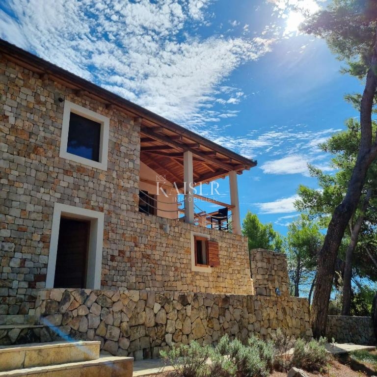 Split, Drvenik - Luksuzna kamnita vila, 8700 m2, prva vrsta do morja