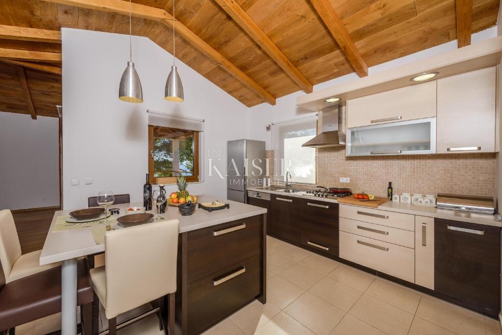 Split, Drvenik - Luksuzna kamnita vila, 8700 m2, prva vrsta do morja