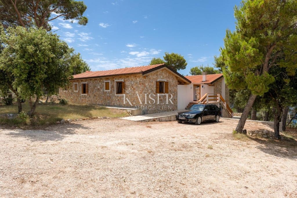 Split, Drvenik - Luksuzna kamnita vila, 8700 m2, prva vrsta do morja