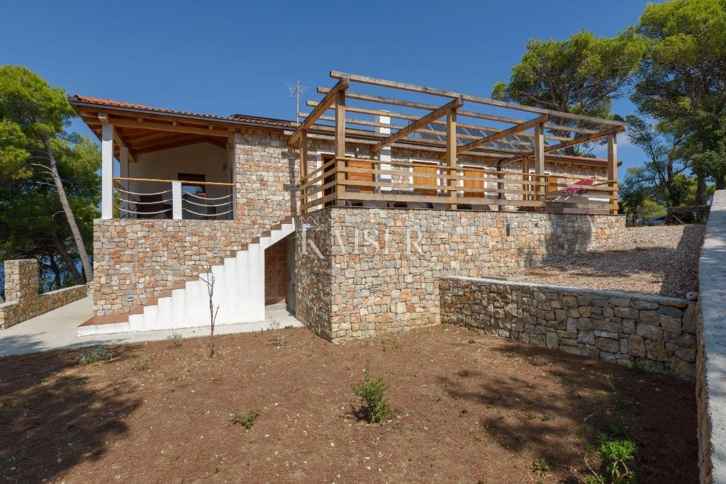 Split, Drvenik - Luksuzna kamnita vila, 8700 m2, prva vrsta do morja
