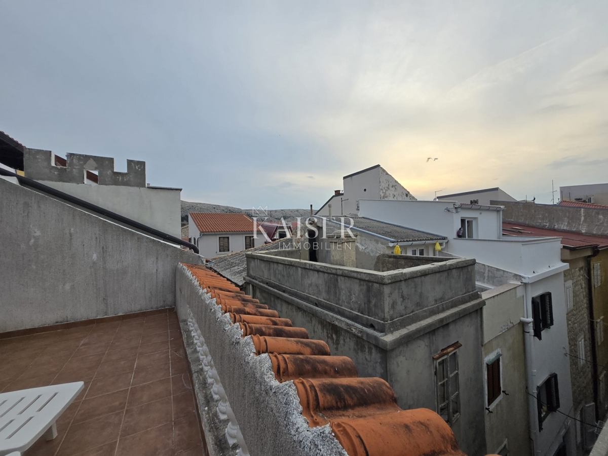 Zadar, Pag - kamnita hiša v središču Paga v bližini trga, le nekaj korakov od peščene plaže