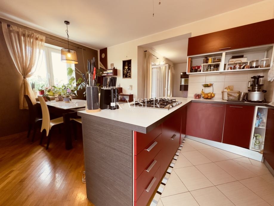 Istra, Buje, Kaštel, stanovanje 104 m2 na iskani lokaciji