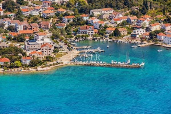 Gradbeno zemljišče 2. vrsta do morja v Petrčanah s pogledom na Ugljan