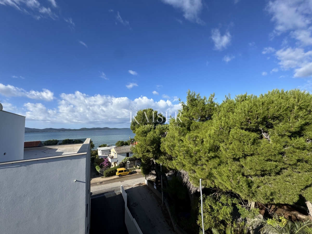 Zadar, Diklo - Luksuzno opremljen penthouse (103m2) 70 m od plaže