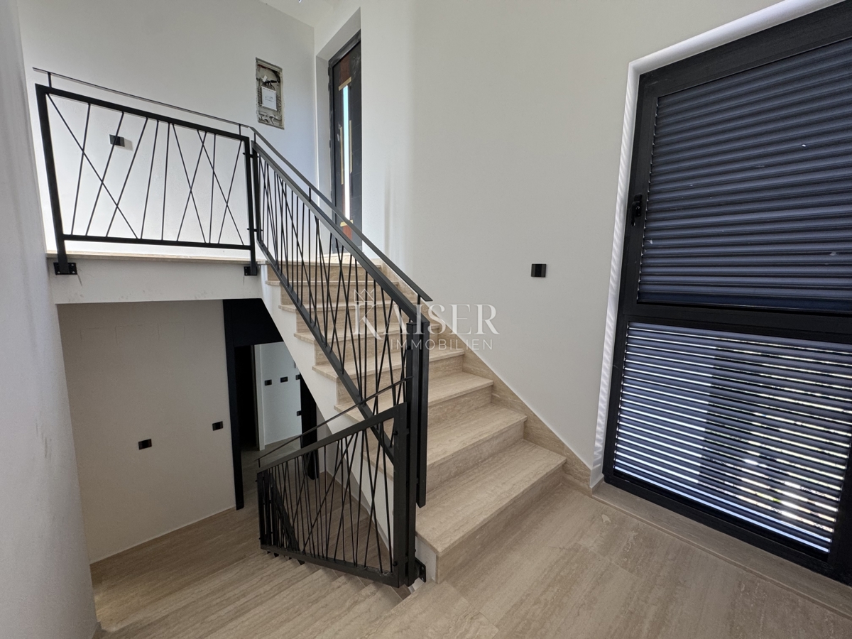 Zadar, Diklo - Luksuzno opremljen penthouse (103m2) 70 m od plaže