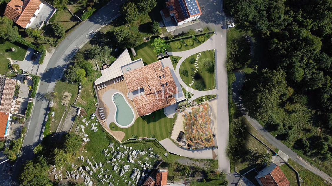 Istra - Lovran, hotel z 12 sobami, wellness, spa v nedokončani fazi