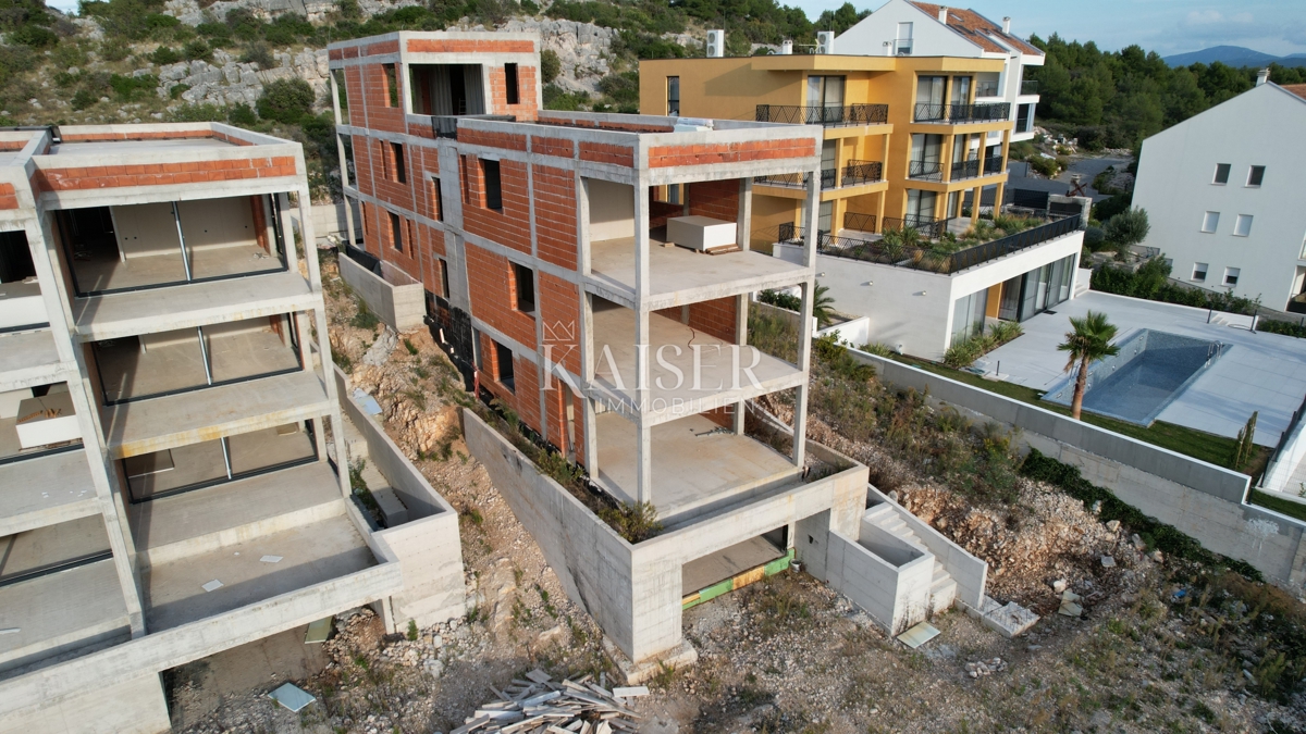 Prostorno stanovanje (S1) v pritličju z zasebnim vrtom, Mandalina - Šibenik