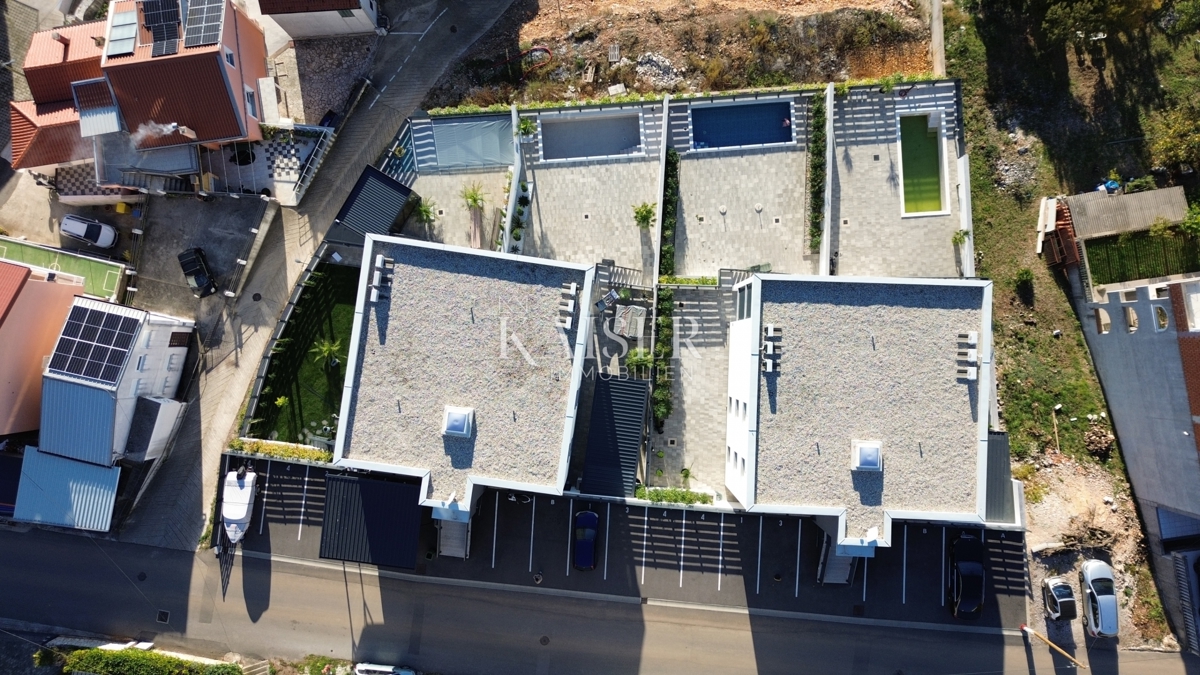 Crikvenica - stanovanje, 2 spalnici + dnevna soba, novogradnja z razgledom, teraso in parkiriščem