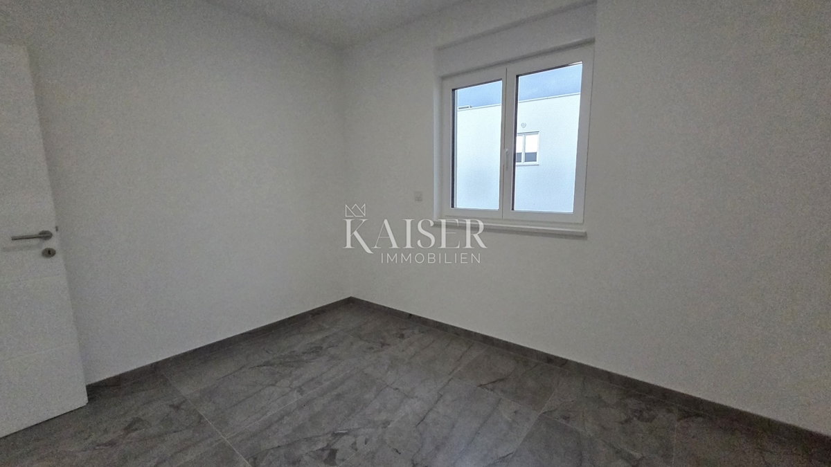 Crikvenica - stanovanje, 2 spalnici + dnevna soba, novogradnja z razgledom, teraso in parkiriščem