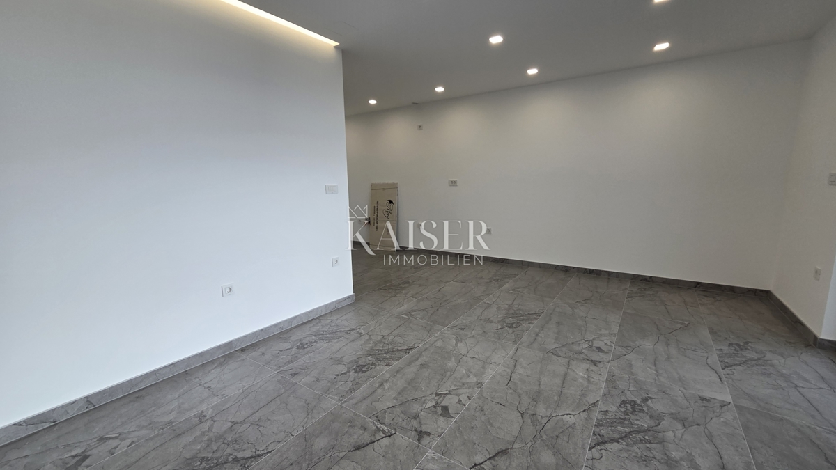 Crikvenica - stanovanje, 2 spalnici + dnevna soba, novogradnja z razgledom, teraso in parkiriščem