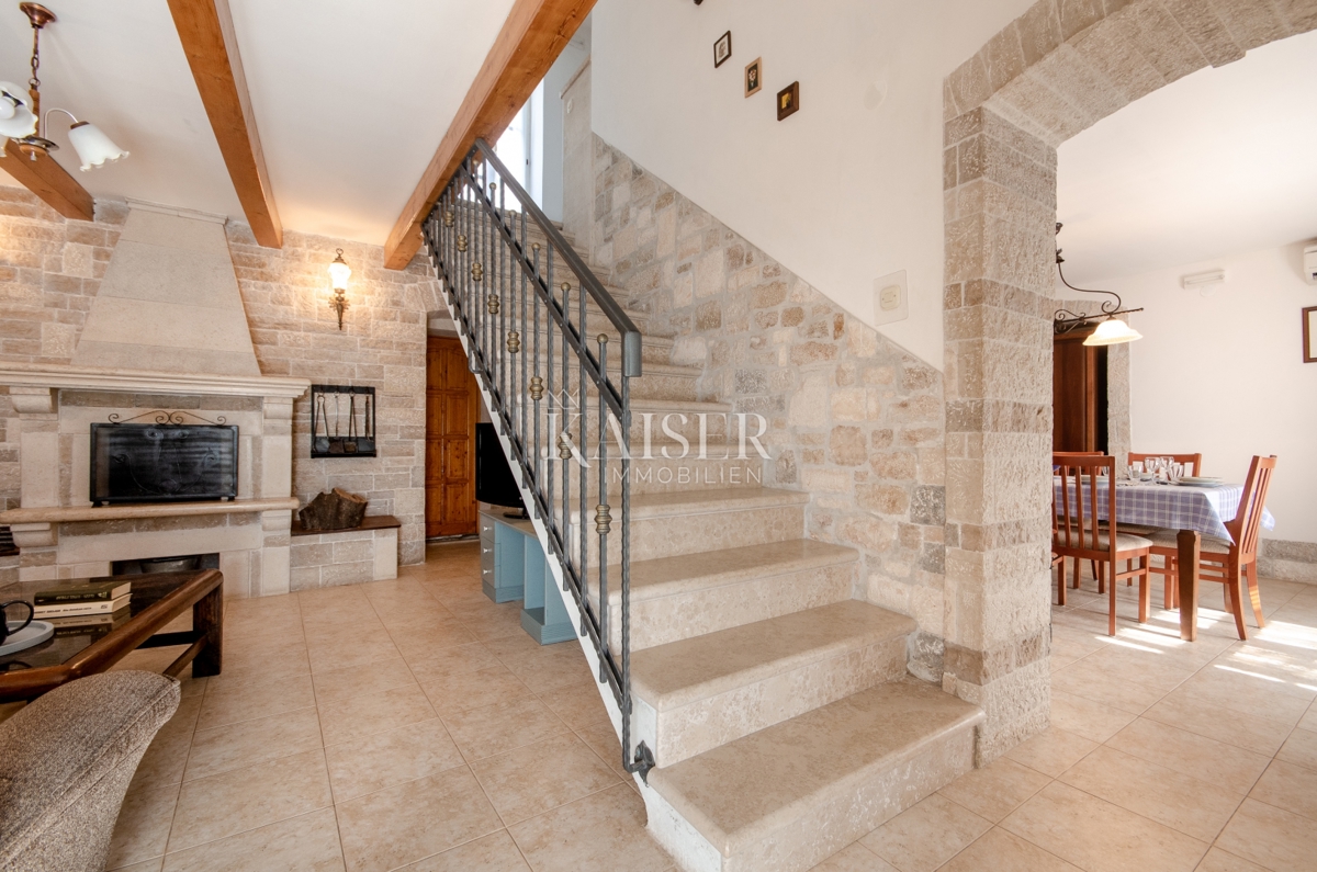 Istra, območje Rovinja - očarljiva kamnita hiša 170m2 z bazenom