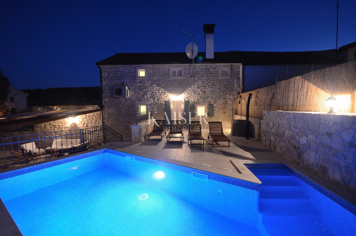 Istra, območje Rovinja - očarljiva kamnita hiša 170m2 z bazenom