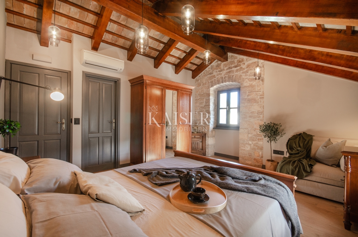 Istra, območje Rovinja - očarljiva kamnita hiša 170m2 z bazenom