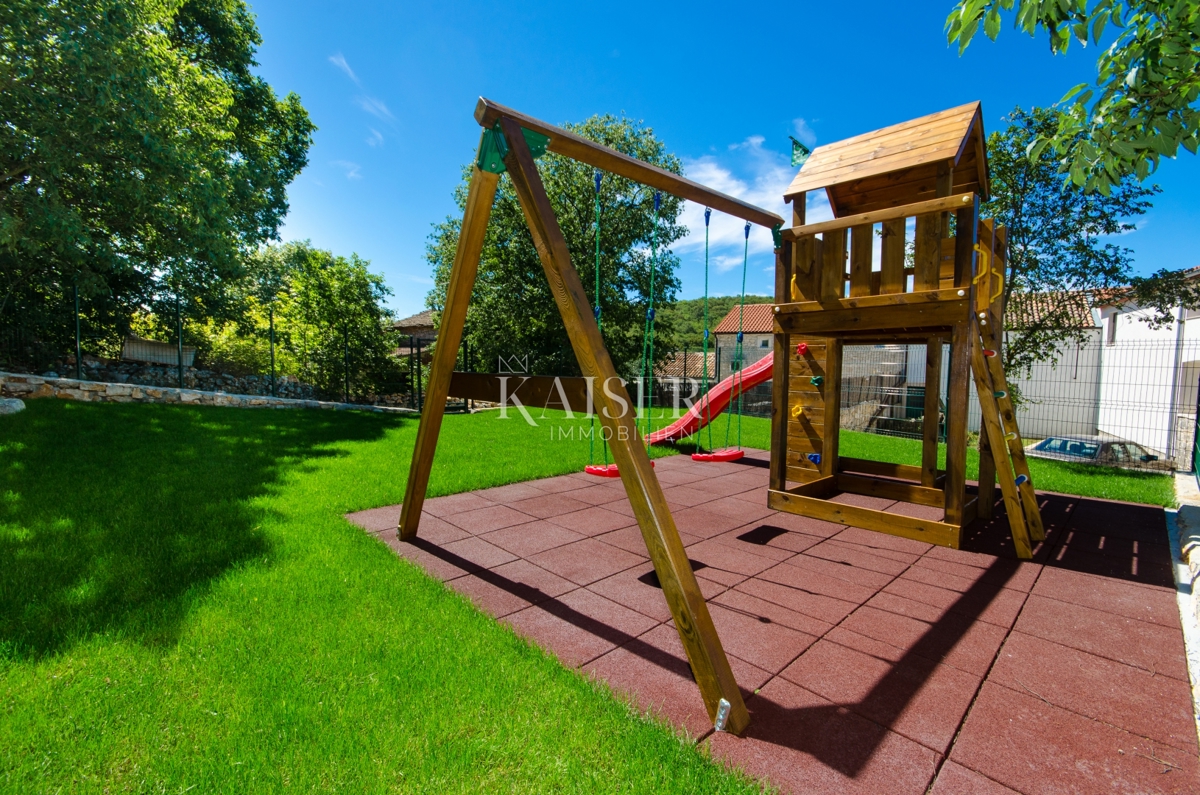 Istra, območje Rovinja - očarljiva kamnita hiša 170m2 z bazenom