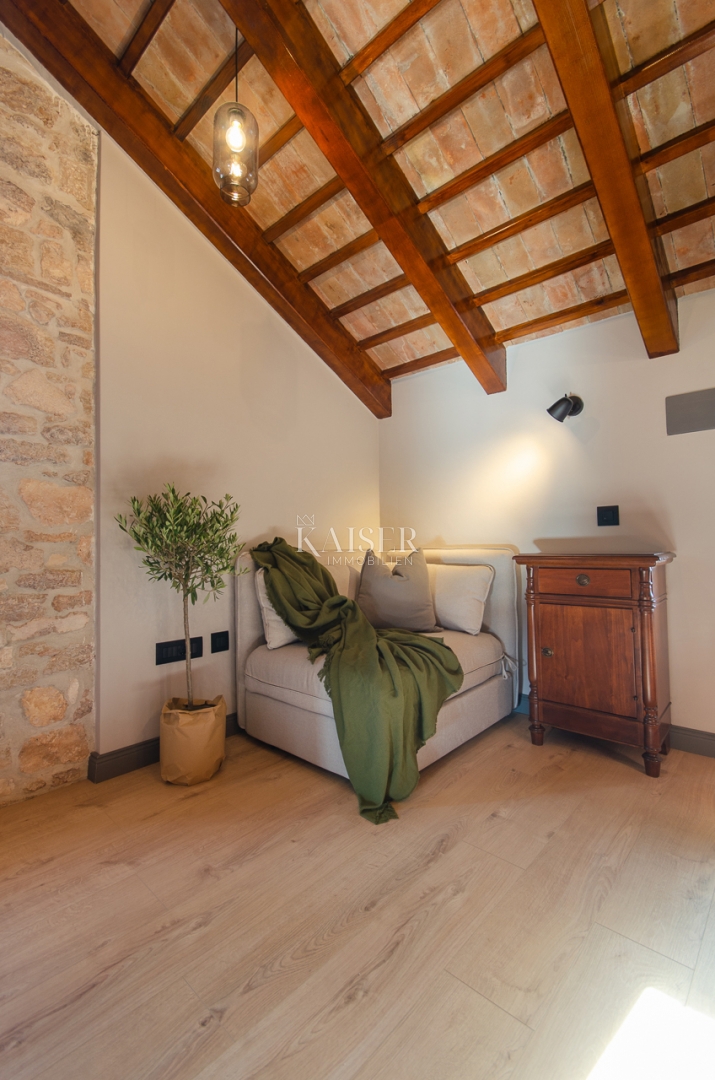 Istra, območje Rovinja - očarljiva kamnita hiša 170m2 z bazenom