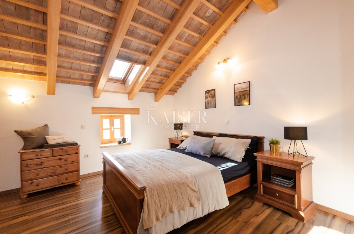 Istra, območje Rovinja - očarljiva kamnita hiša 170m2 z bazenom