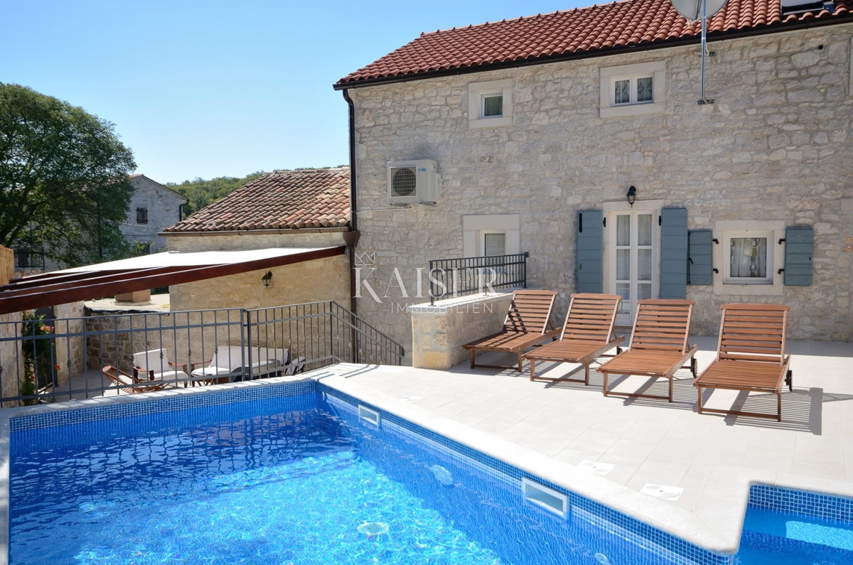 Istra, območje Rovinja - očarljiva kamnita hiša 170m2 z bazenom