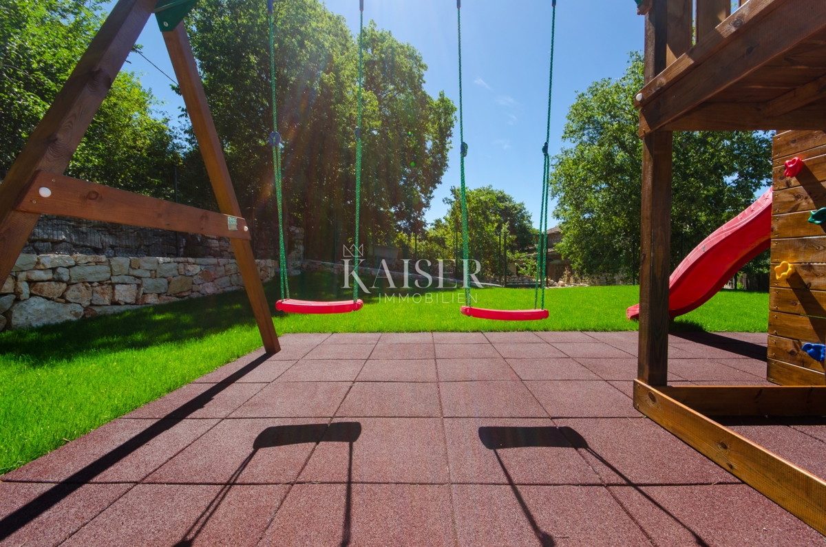 Istra, območje Rovinja - očarljiva kamnita hiša 170m2 z bazenom