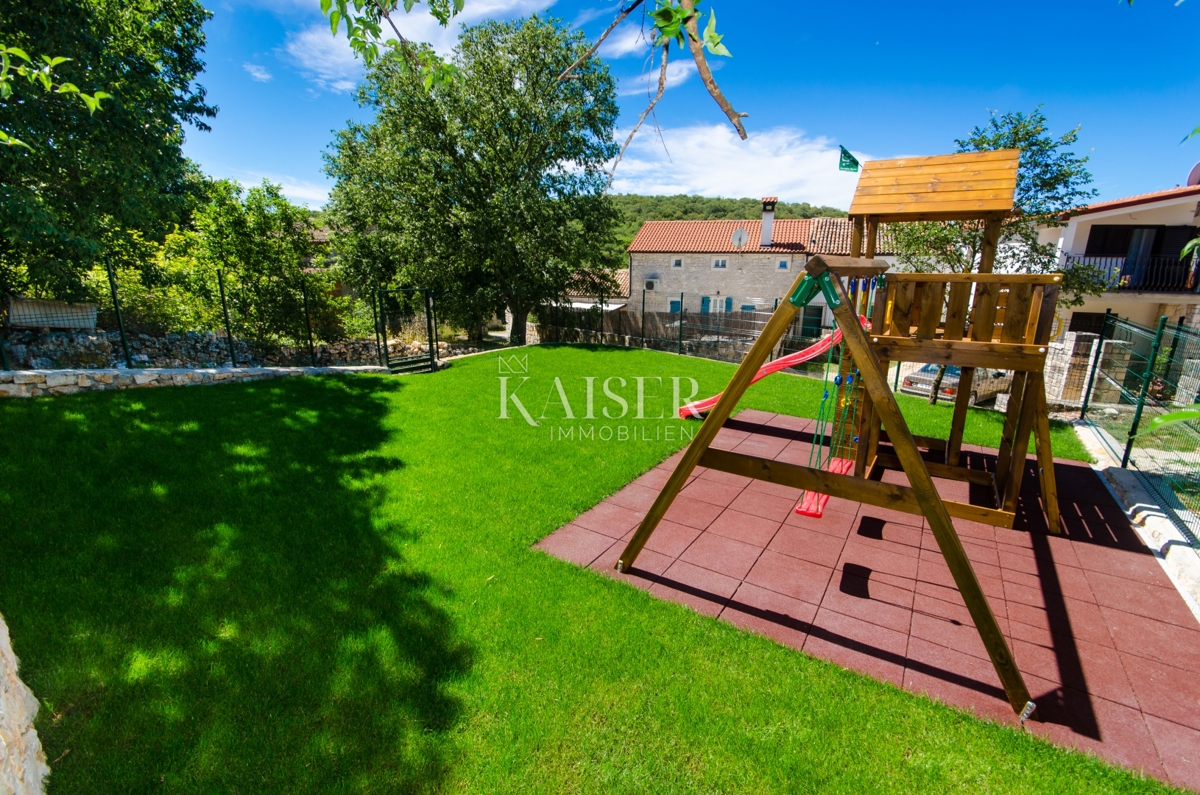 Istra, območje Rovinja - očarljiva kamnita hiša 170m2 z bazenom