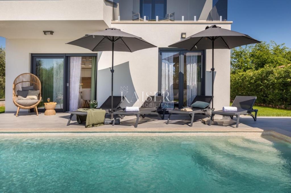 Istra, Poreč, vila z bazenom in pogledom na morje