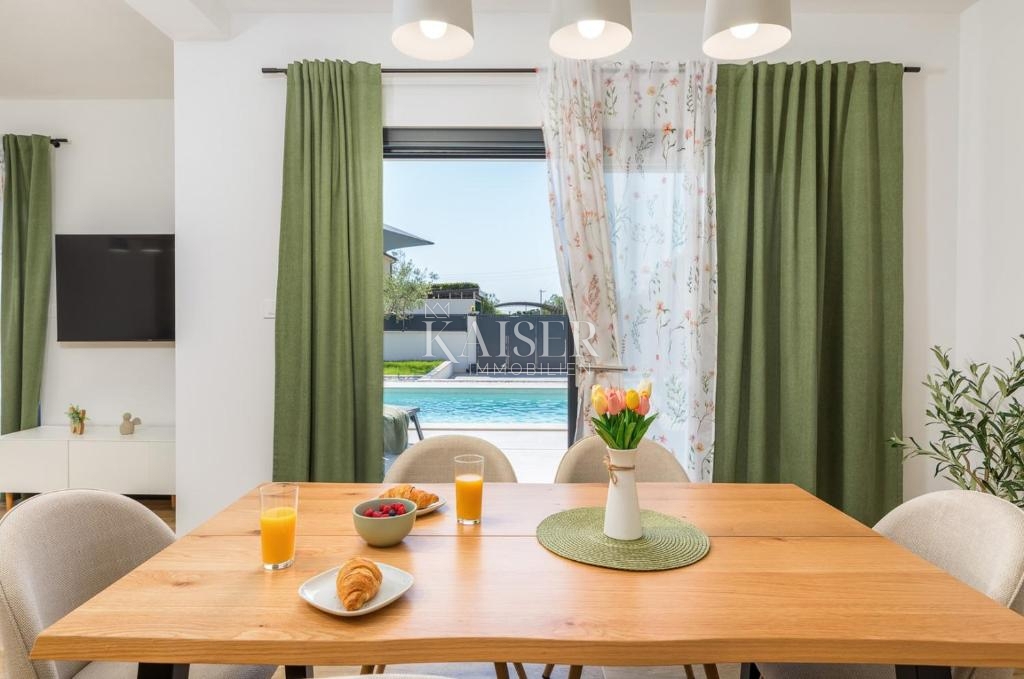 Istra, Poreč, vila z bazenom in pogledom na morje