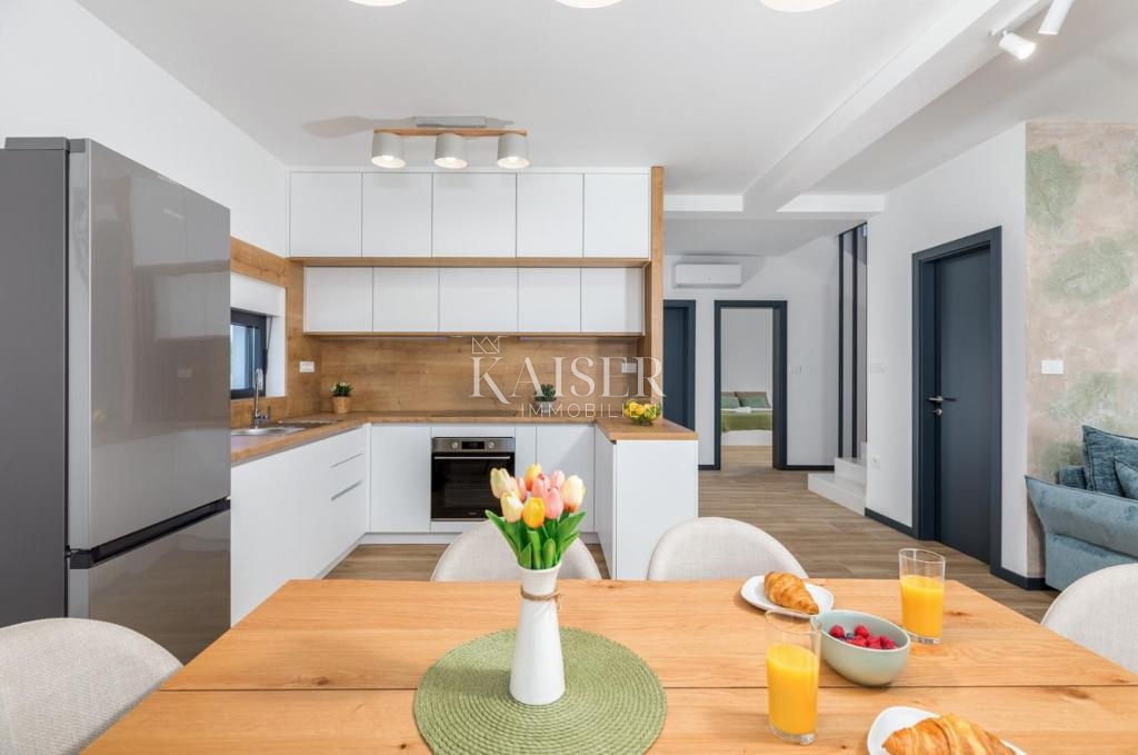 Istra, Poreč, vila z bazenom in pogledom na morje